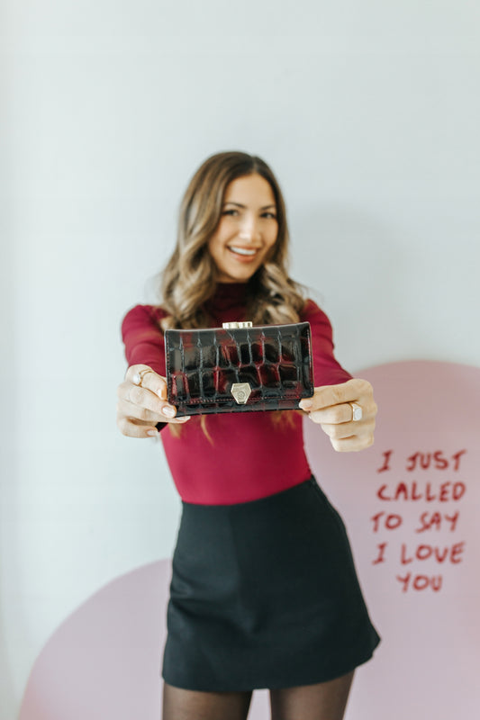 Stilinga lakuota odinė moteriška piniginė su monetų užsegimu Betlewski