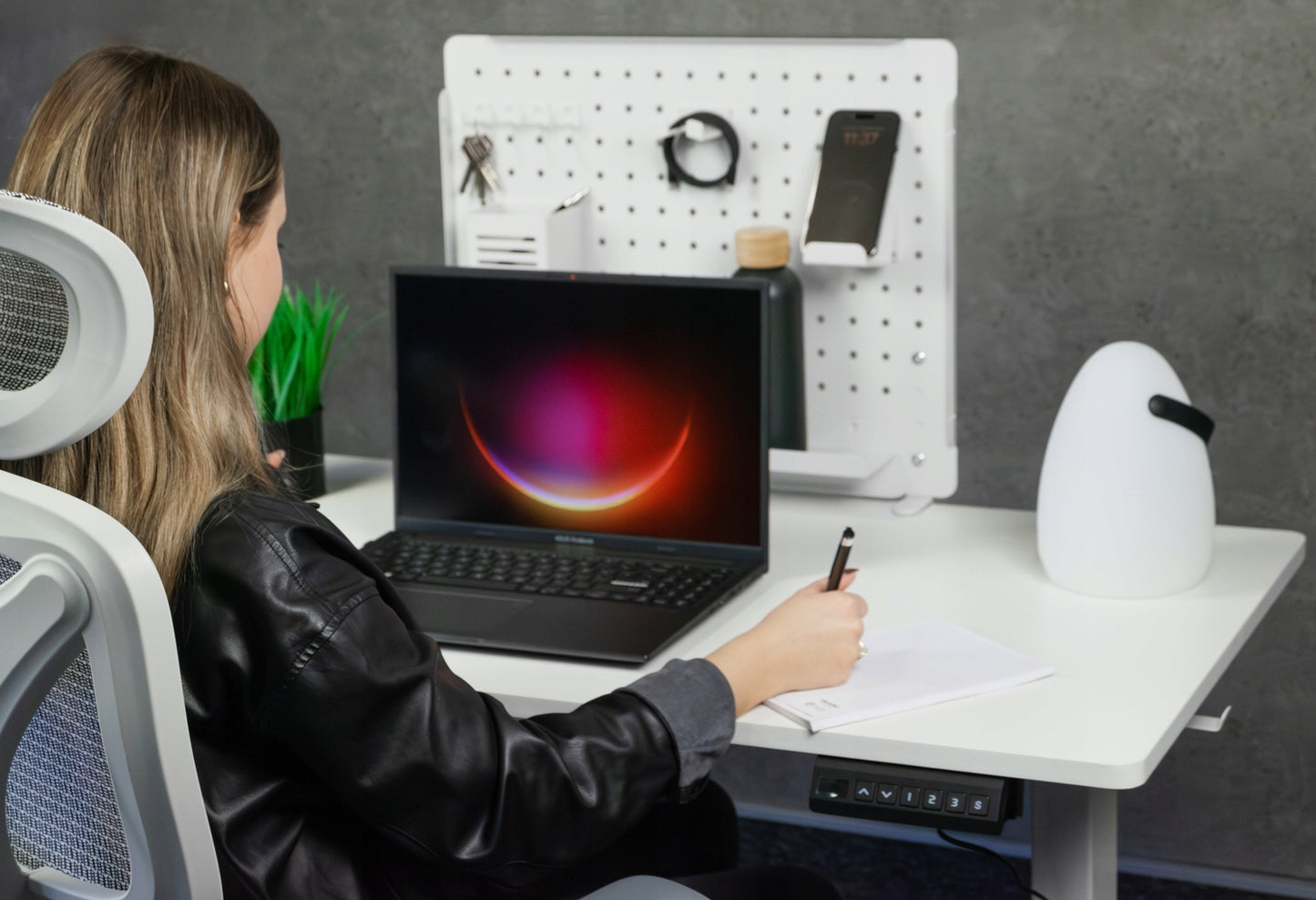 Elektrinis reguliuojamas stalas Control+ 120/60 LVNSystem baltas reg. 73-122