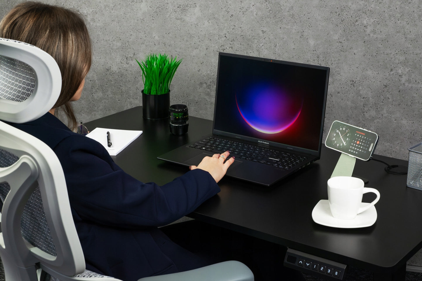 Elektrinis reguliuojamas stalas Control+ 120/60 LVNSystem juodas, aukščio reguliavimas 73-122 cm