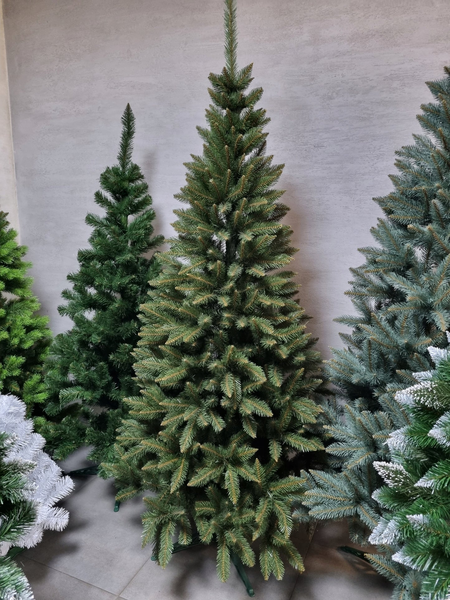 Dirbtinė eglė Kaukazinis 180 cm žalia tanki su stoveliu