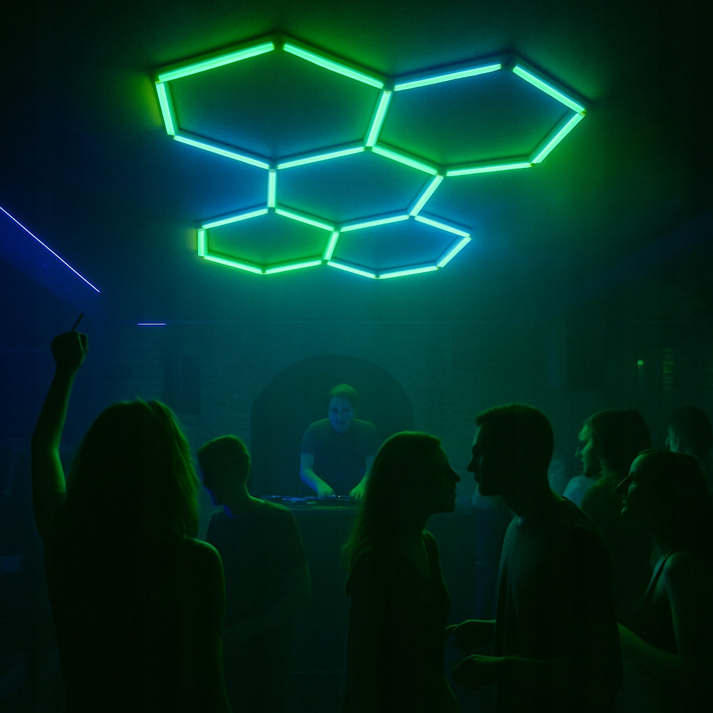 LED lempa HEXAGON RGB 180W Panelinis apšvietimas dirbtuvėms, namams + programėlės ir pultelio valdymas