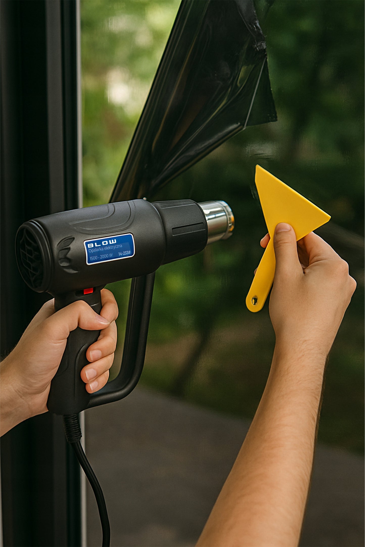 Elektrinis karšto oro pūtiklis 2000W, reguliuojamas, 230V, 2 greičiai, 100-600°C, galingas + 4 antgaliai