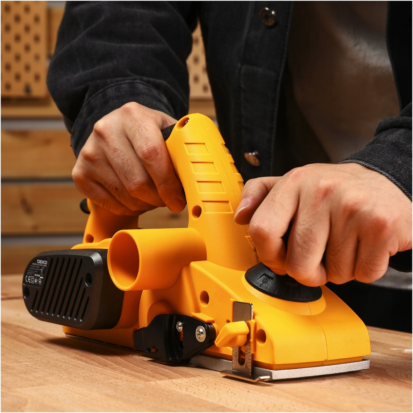 Elektrinis medienos oblius staliam 0-3mm 900W reguliuojamas DEKO