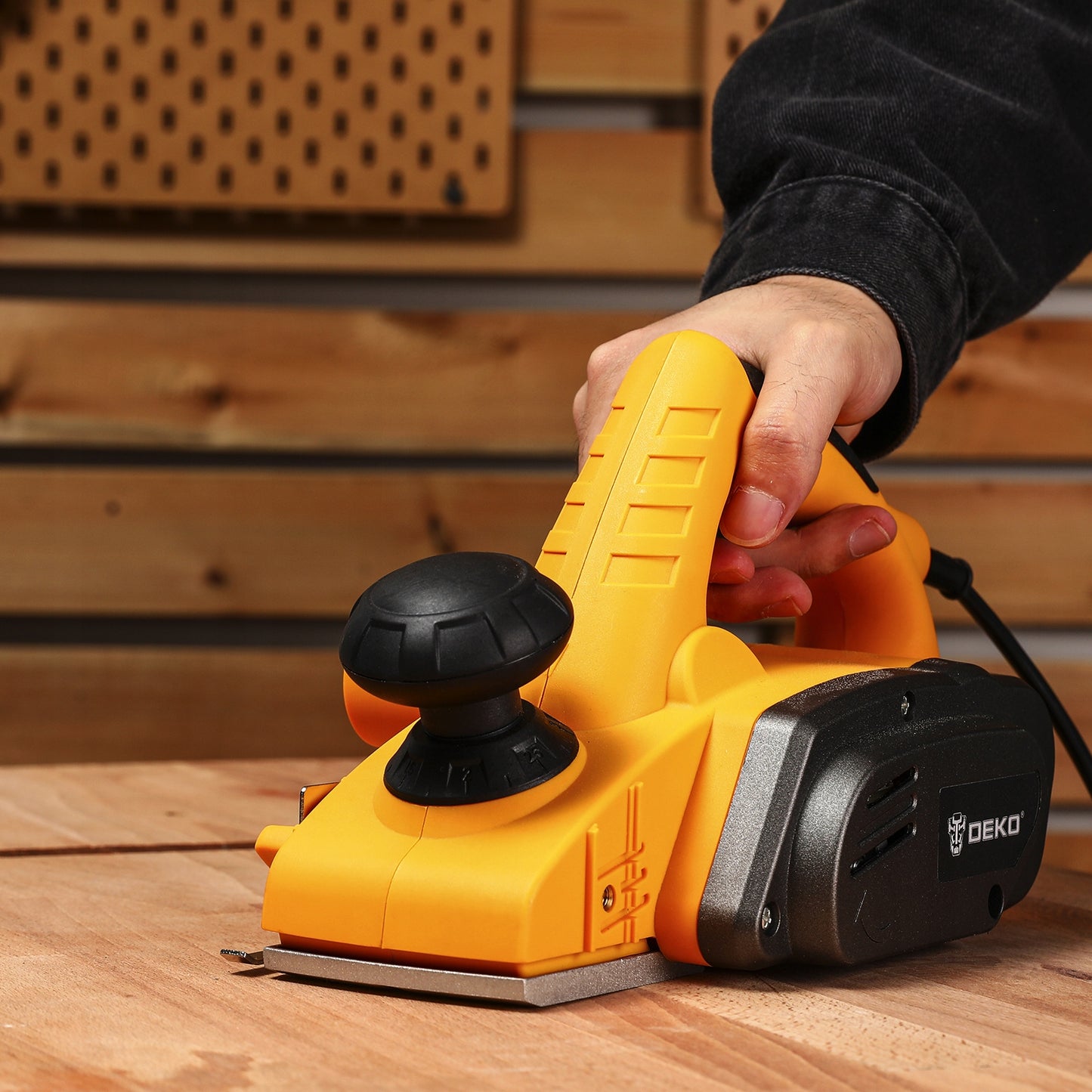 Elektrinis medienos oblius staliam 0-3mm 900W reguliuojamas DEKO