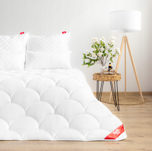 Antialerginė antklodė (180×200cm) + dvi minkštos pagalvės (70×80cm)