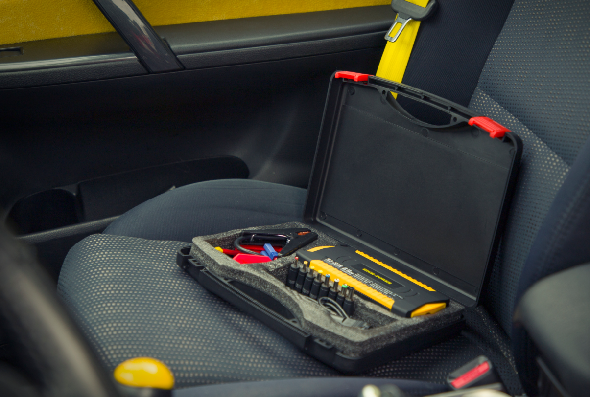 Automobilio akumuliatoriaus pakrovėjas/užvedėjas