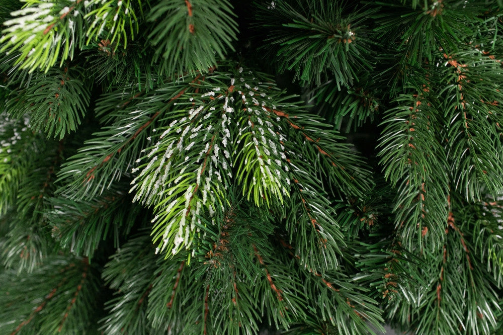 Dirbtinė eglutė „Cedr” su šviesiai žaliais galiukais iš PVC+PE 2.10 m