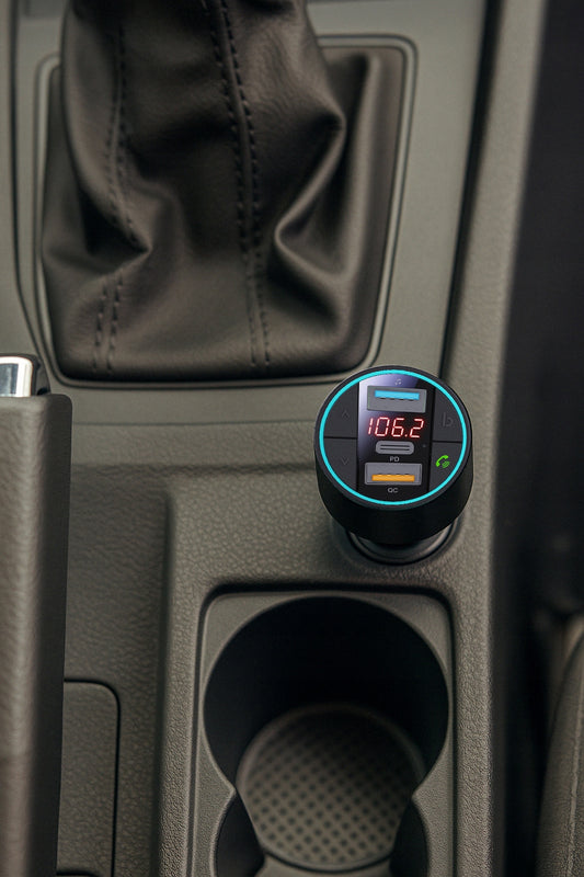 FM siųstuvas įkroviklis Bluetooth BT USB Type-C QC 3.0 + PD 30W BASS LED MP3