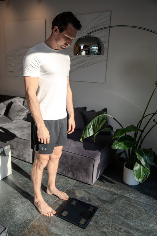 Analitinės vonios svarstyklės 13 parametrų Apple Health, Google Fit, Fitbit