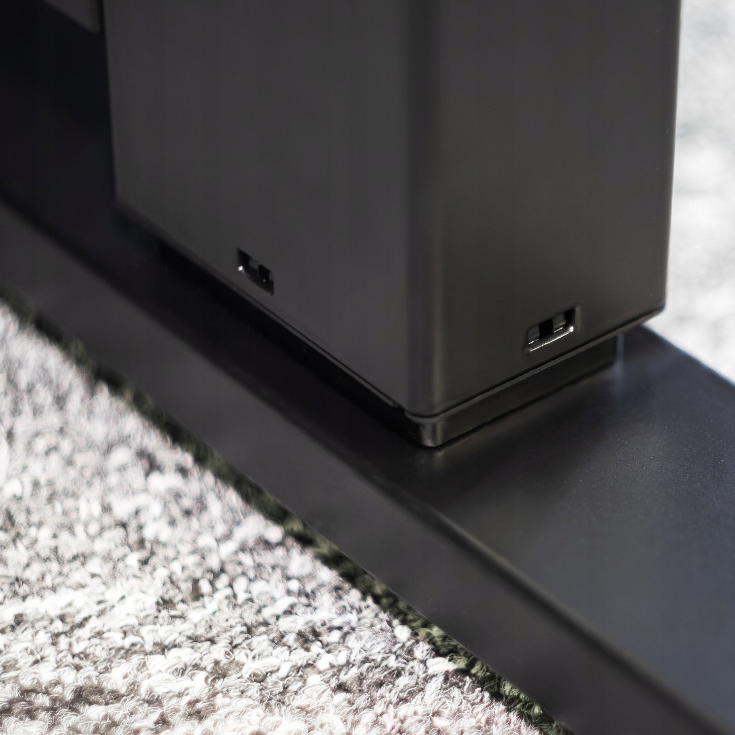 Elektrinis reguliuojamas stalas Control+ 120/60 LVNSystem juodas, aukščio reguliavimas 73-122 cm