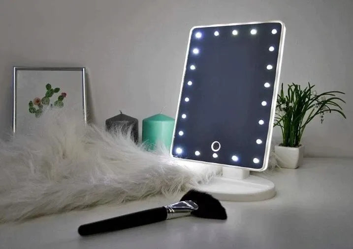 Baltas kosmetinis makiažo veidrodis su LED apšvietimu, 16 LED, pasukamas