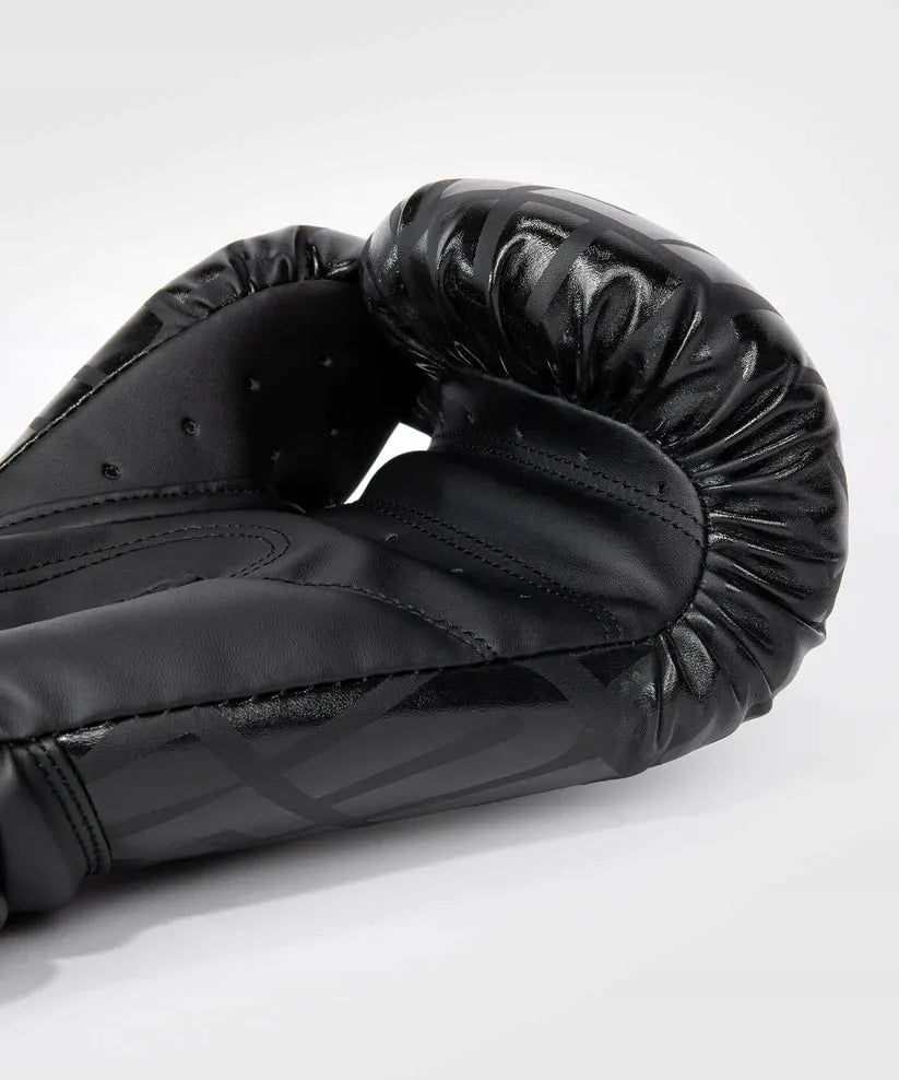 „Venum Contender 1.5 XT“ bokso pirštinės, juodos ir auksinės, 10 oz
