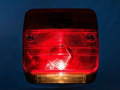 2 vnt. universalūs galiniai kombinuoti žibintai priekabai, autovežiui ar automobiliui + 4 lemputės