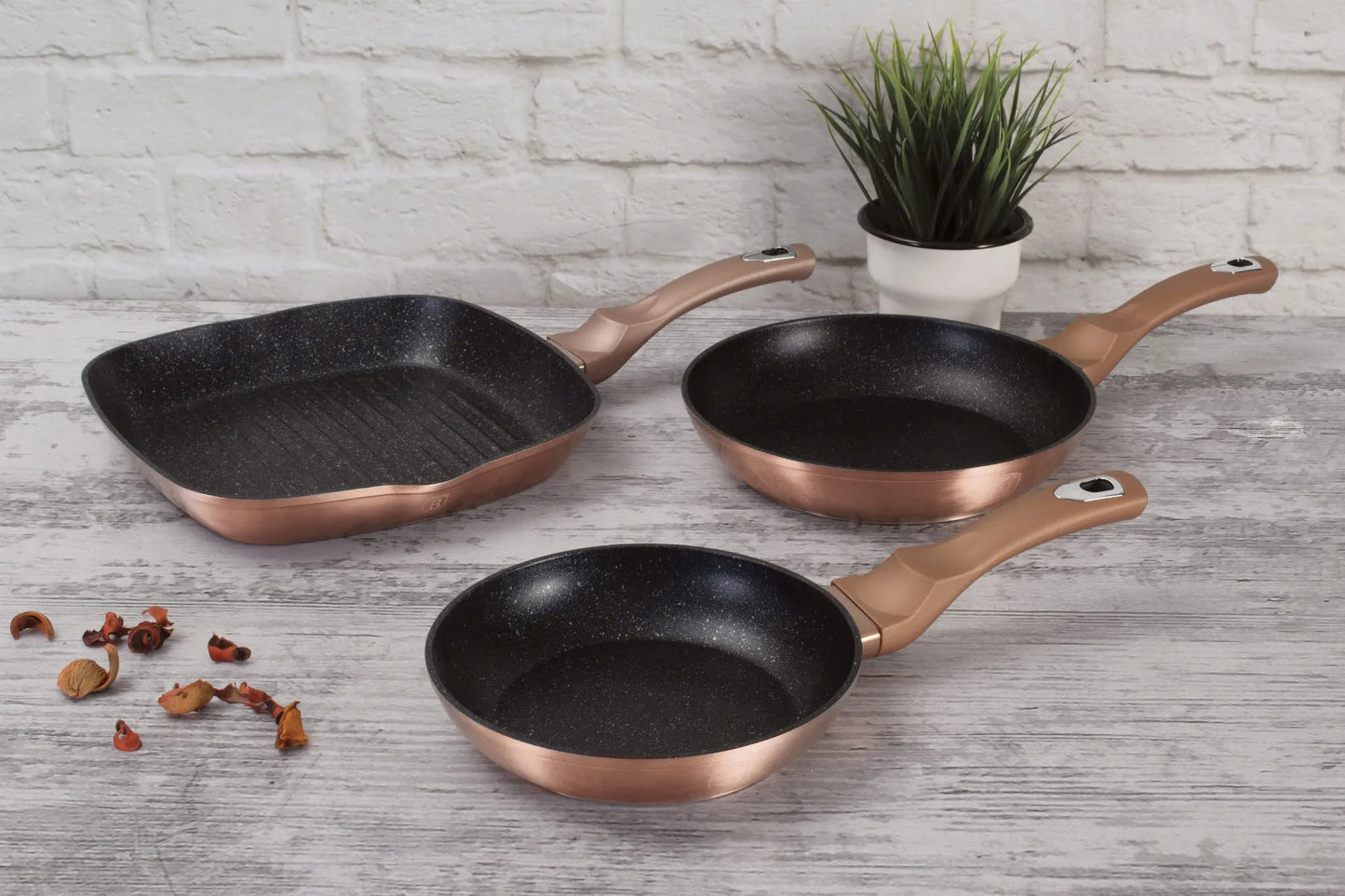 3 granitinių keptuvių rinkinys 20/24/28 cm BERLINGER HAUS Metallic Line Rose Gold