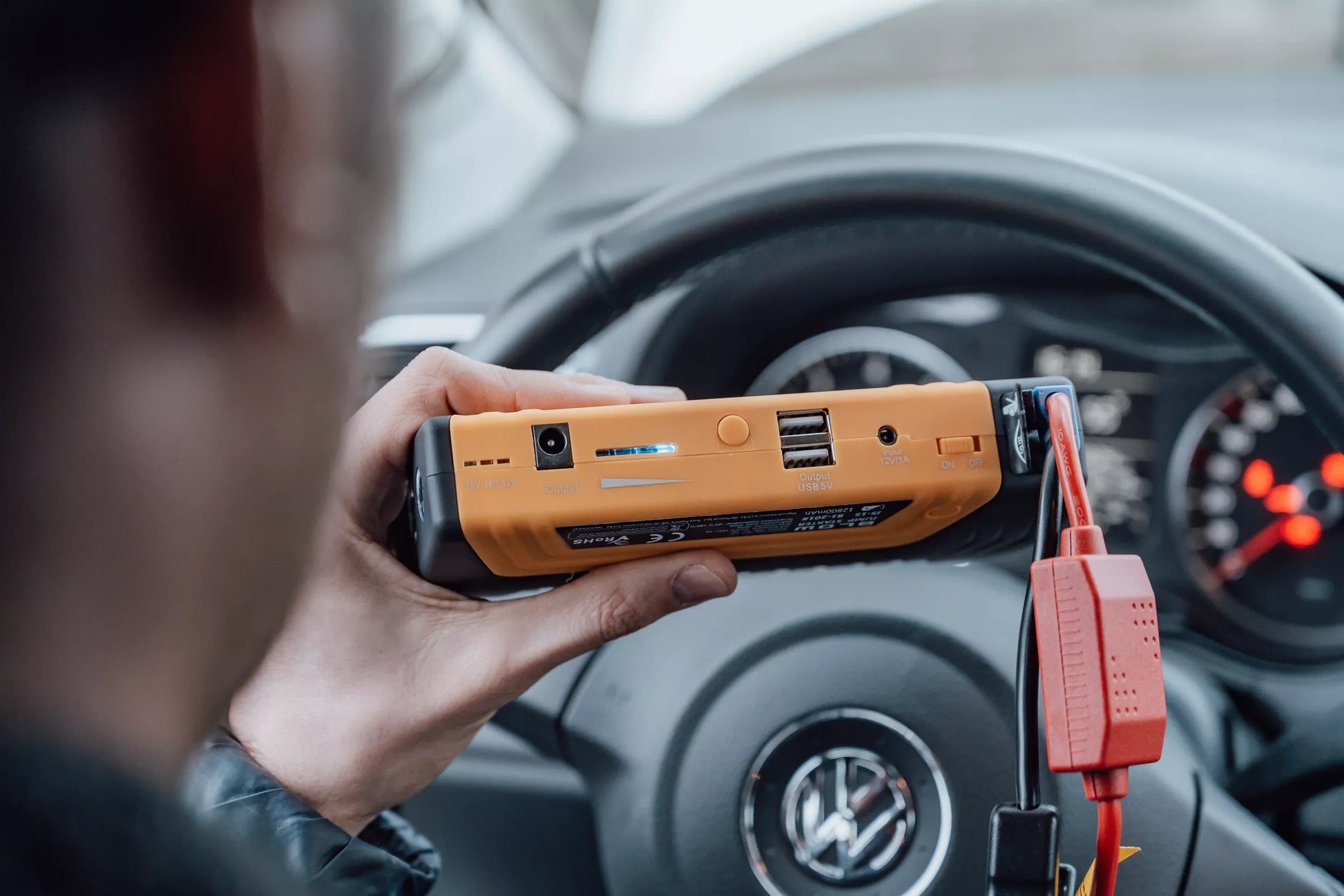 JUMP STARTER AKUMULIATORIUS POWERBANK ŽIBINTUVĖLIS PLAKTUKAS KABELIAI RINKINYS 12800mAh