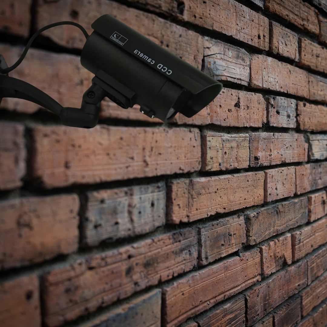 Netikra CCTV stebėjimo kamera su mirksinčiais LED šviesos diodais