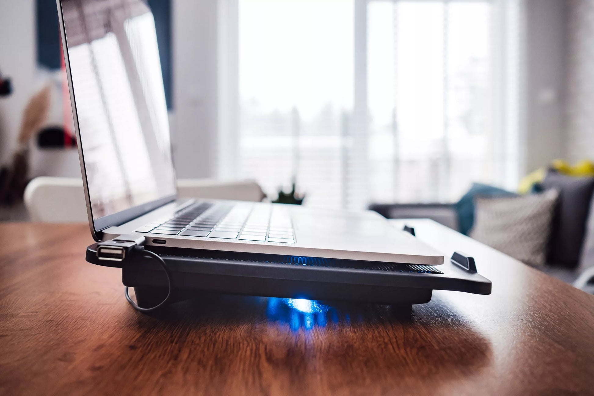BLOW nešiojamojo kompiuterio aušinimo stovas 140 mm LED USB