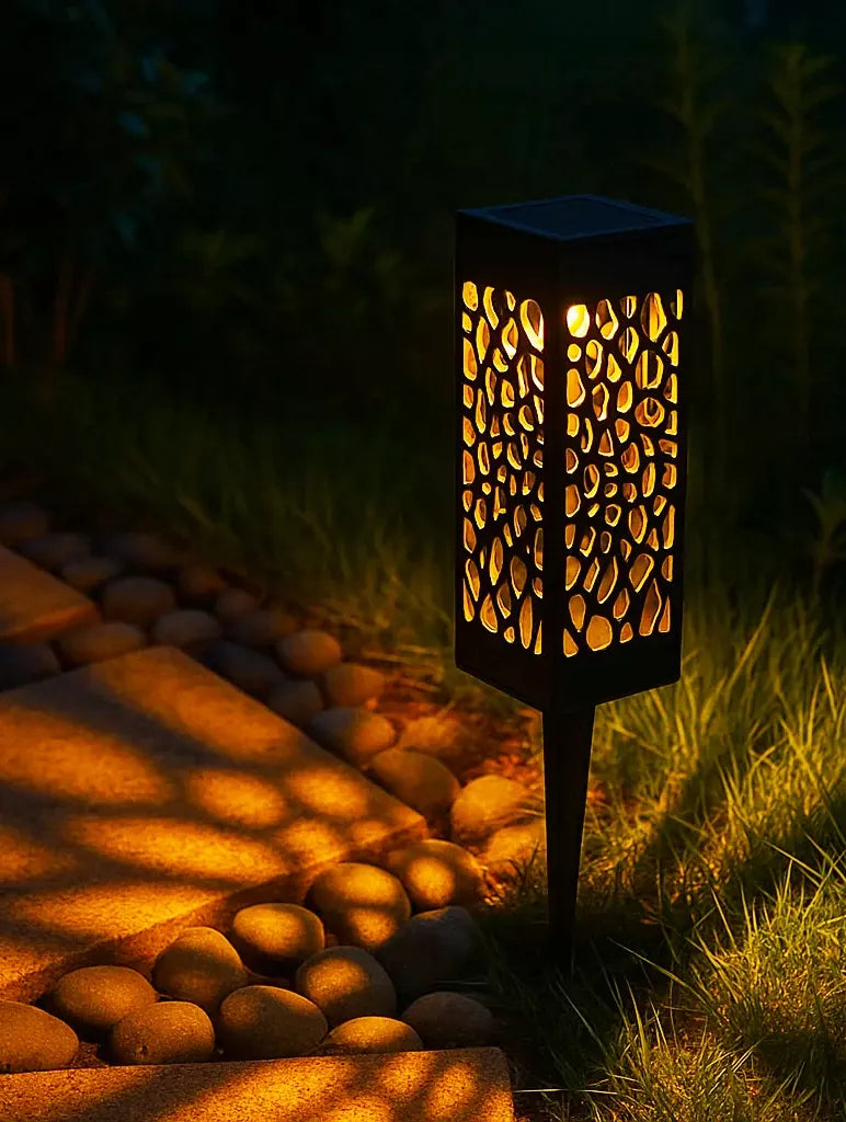 8 szt. Solarna lampa LED do wbijania w ziemię, ogrodowa latarnia ażurowa, barwa CIEPŁA