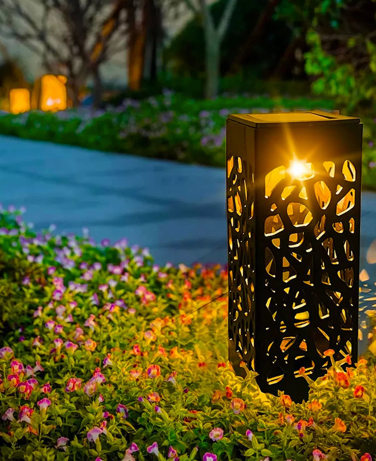 8 szt. Solarna lampa LED do wbijania w ziemię, ogrodowa latarnia ażurowa, barwa CIEPŁA