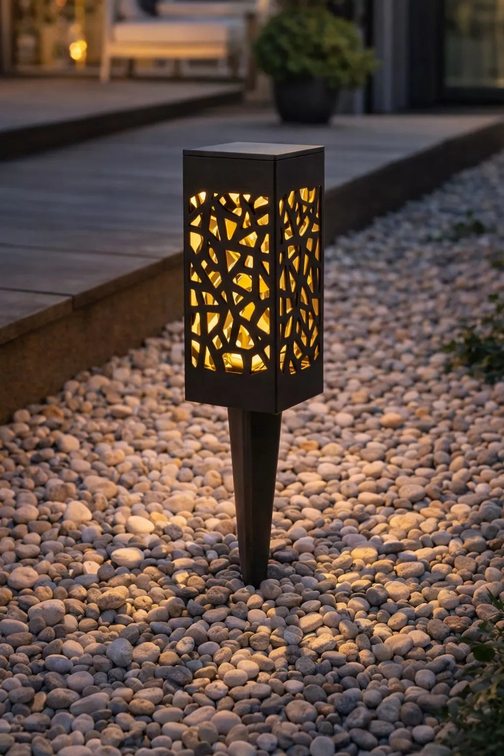 8 szt. Solarna lampa LED do wbijania w ziemię, ogrodowa latarnia ażurowa, barwa CIEPŁA