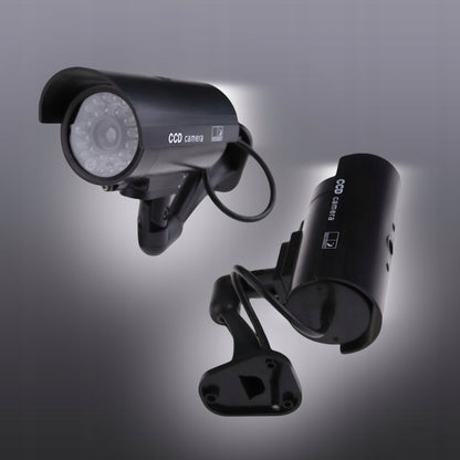 Netikra CCTV stebėjimo kamera su mirksinčiais LED šviesos diodais