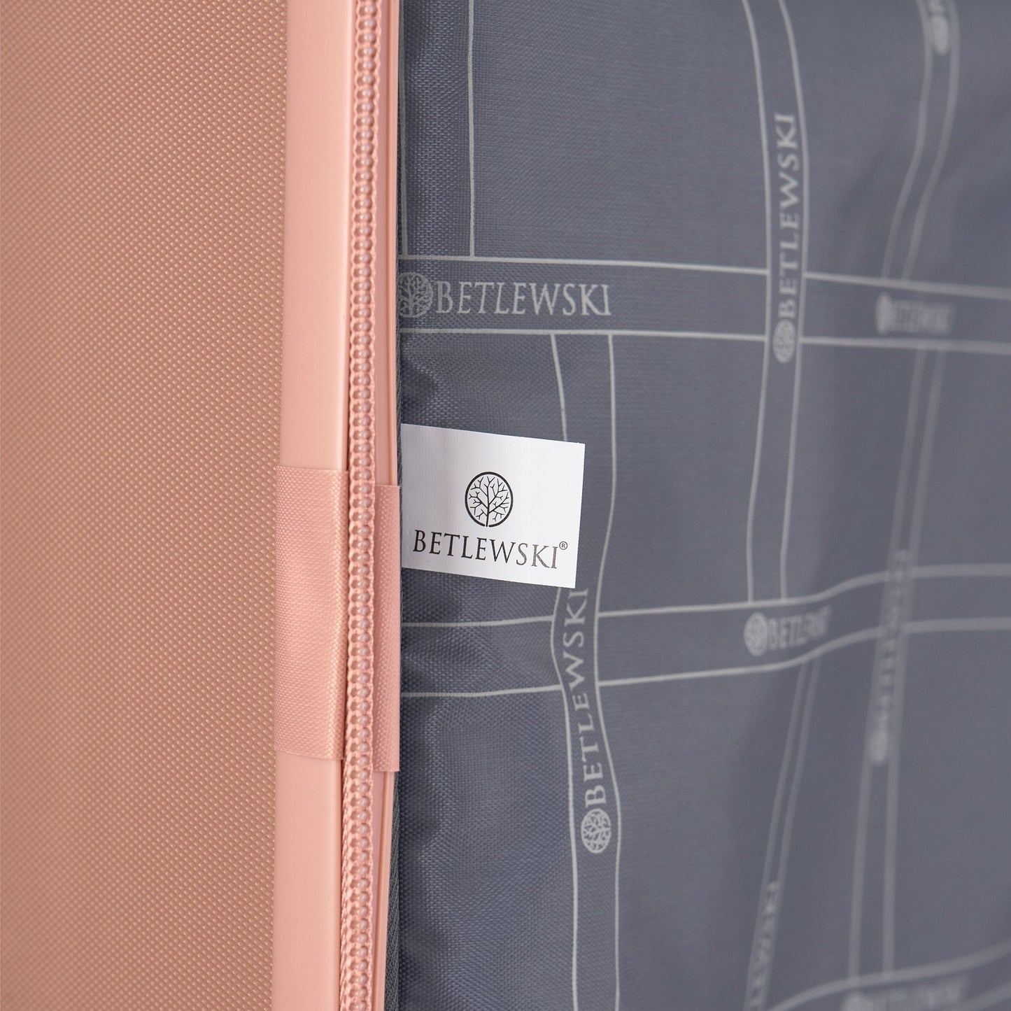 Didelis talpus kelioninis lagaminas su ratukais išvykai, atostogoms BETLEWSKI