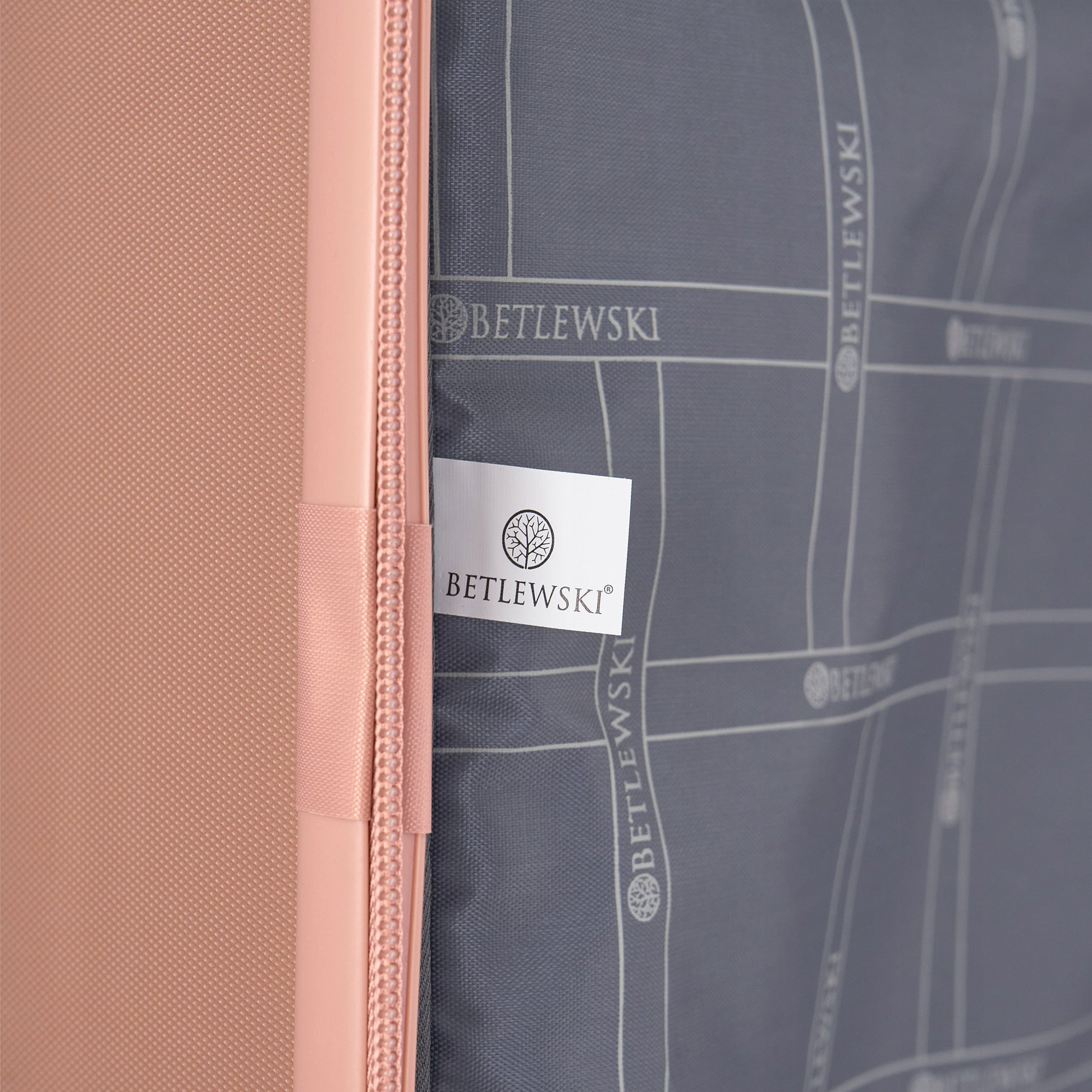 Didelis talpus kelioninis lagaminas su ratukais išvykai, atostogoms BETLEWSKI