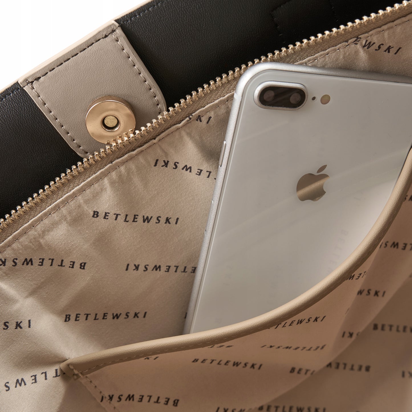 BETLEWSKI klasikinė elegantiška moteriška rankinė per petį, smėlio spalvos, su užtrauktuku