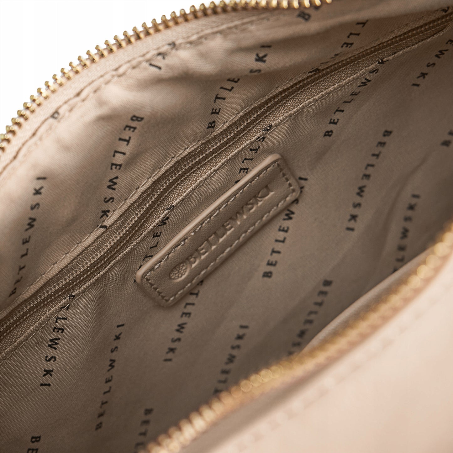 BETLEWSKI madinga klasikinė patogi moteriška rankinė ant peties, nuimamas dirželis