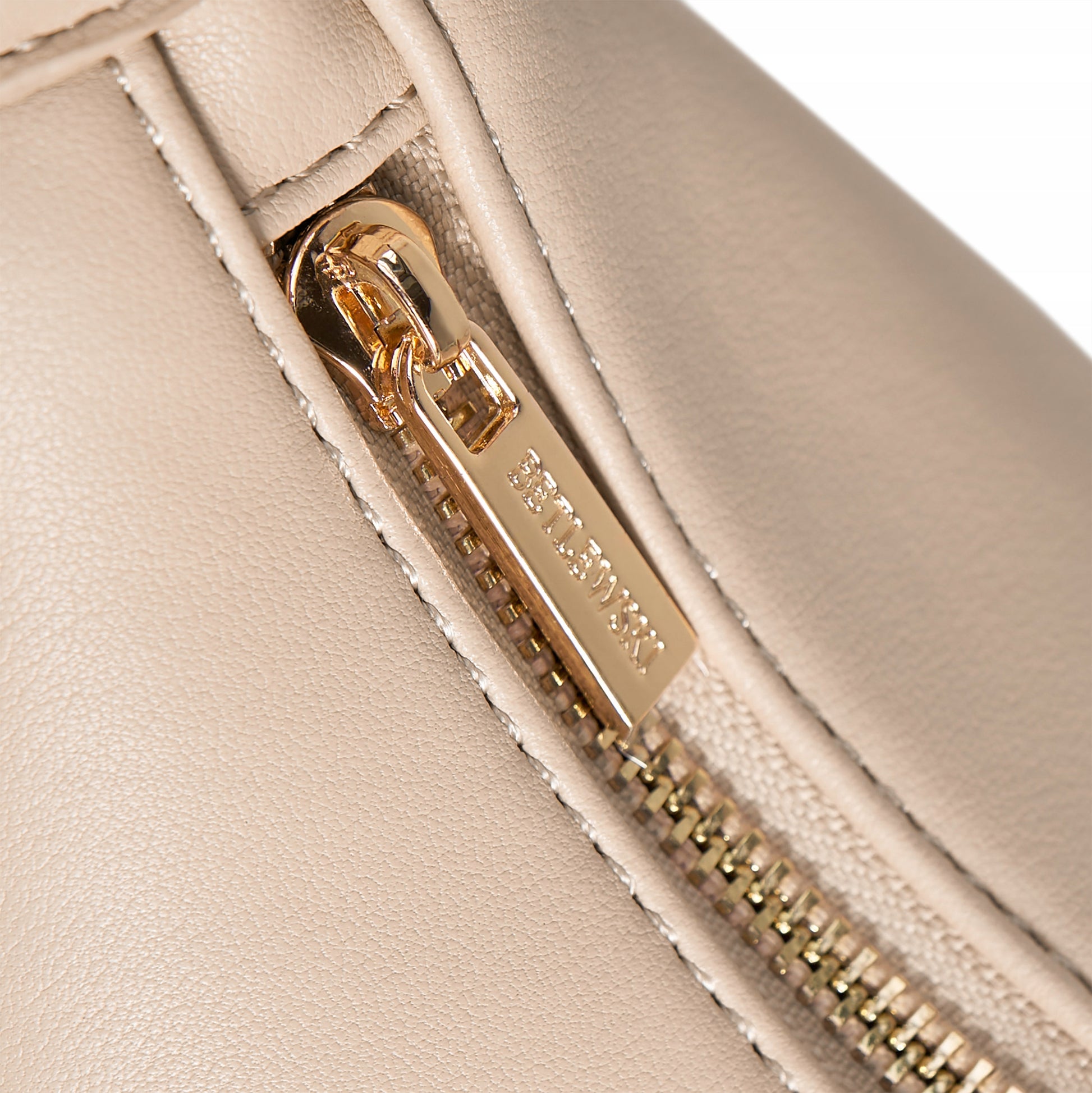 BETLEWSKI madinga klasikinė patogi moteriška rankinė ant peties, nuimamas dirželis