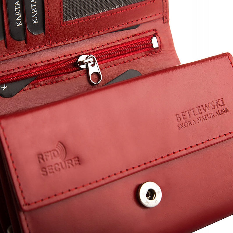 Maža odinė moteriška piniginė kortelėms ir dokumentams, supakuota dėžutėje dovanai Betlewski