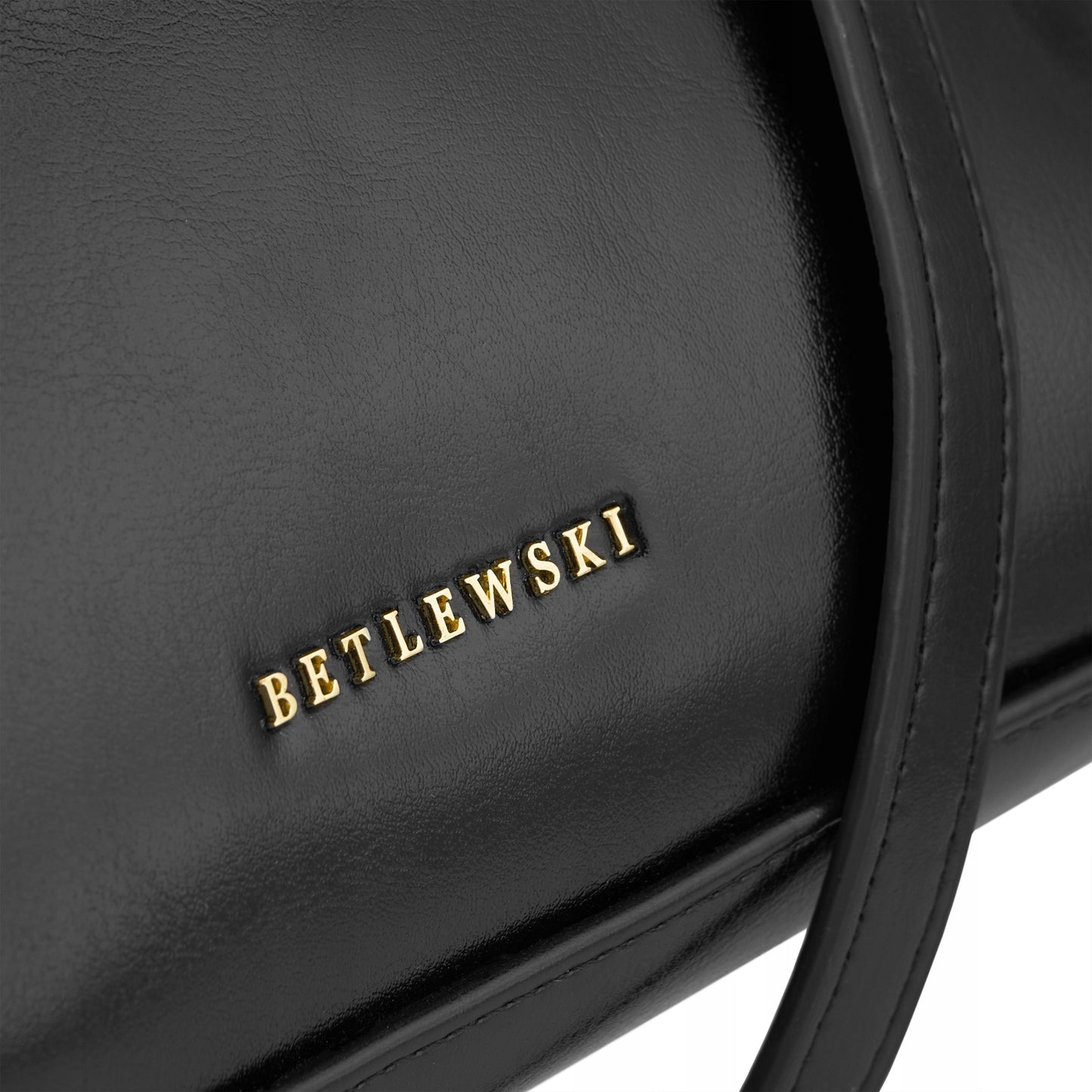 BETLEWSKI moteriška rankinė iš lygios ekologiškos odos, reguliuojama, skirta nešioti rankoje, vizitinė