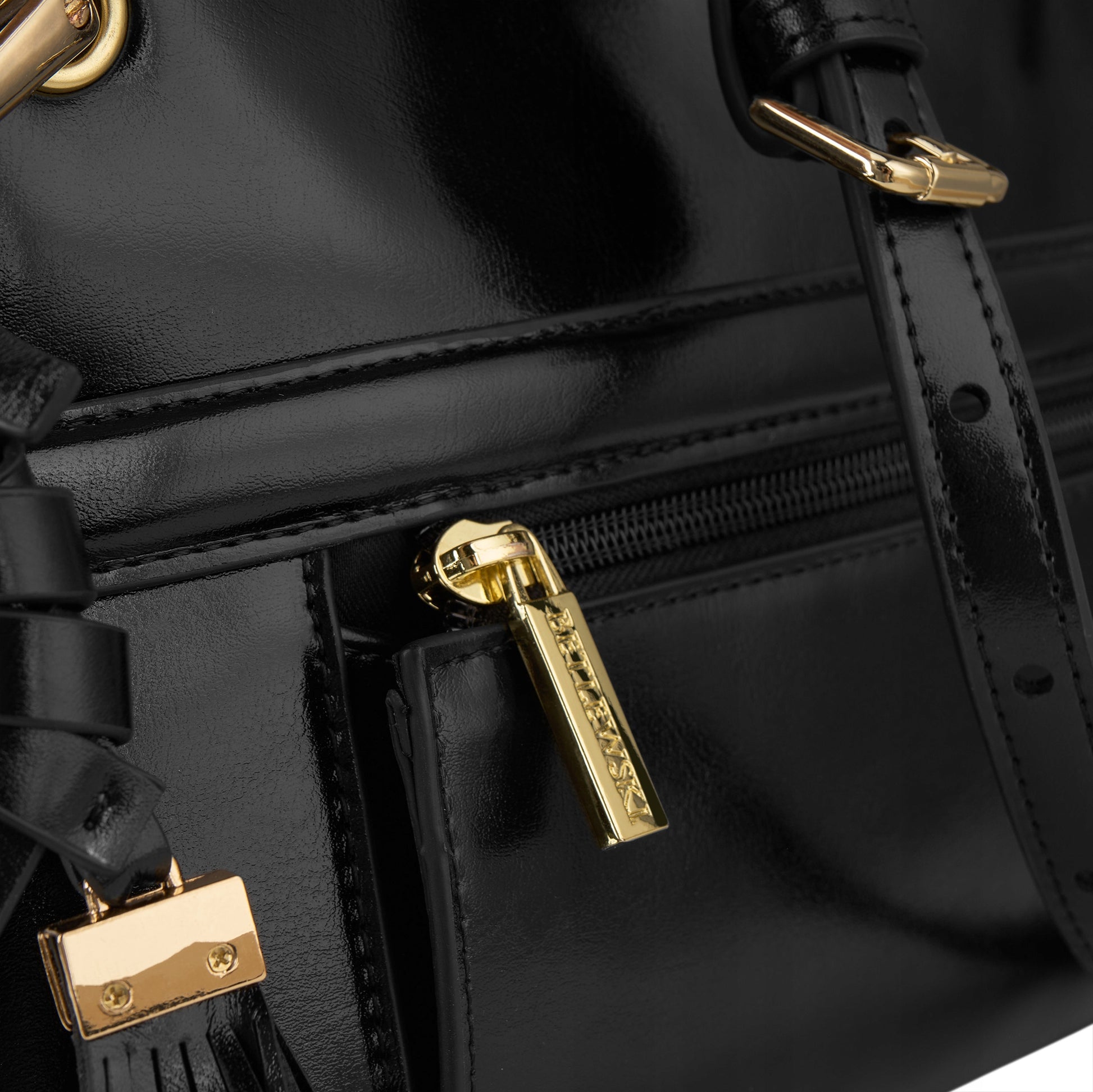 BETLEWSKI moteriška rankinė iš lygios ekologiškos odos, reguliuojama, skirta nešioti rankoje, vizitinė