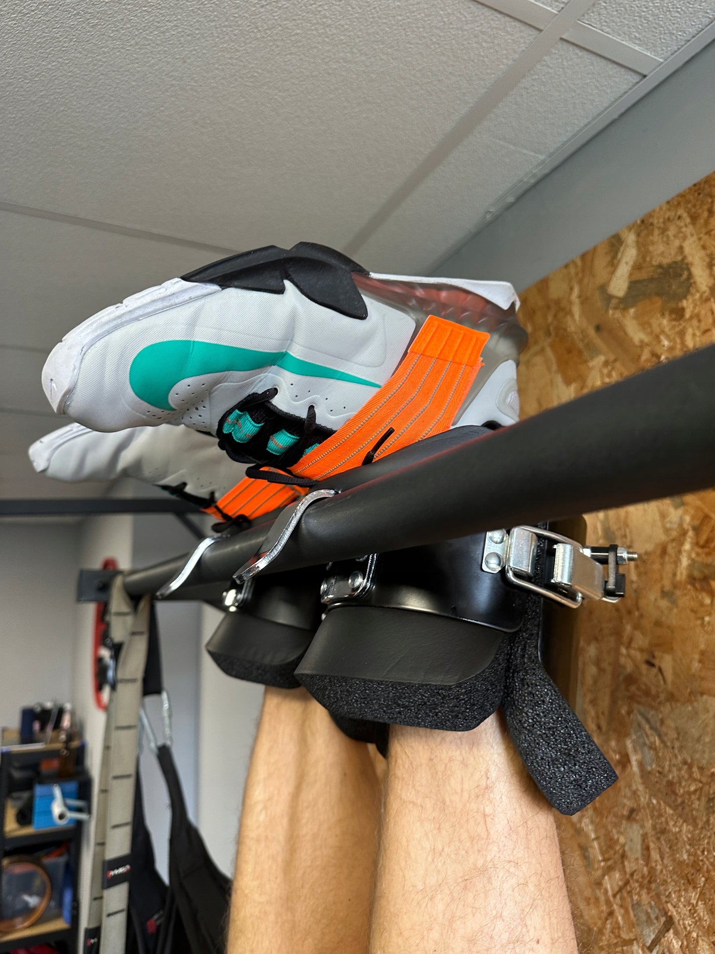 Gravitaciniai inversiniai batai ant skersinio GRAVITY BOOTS