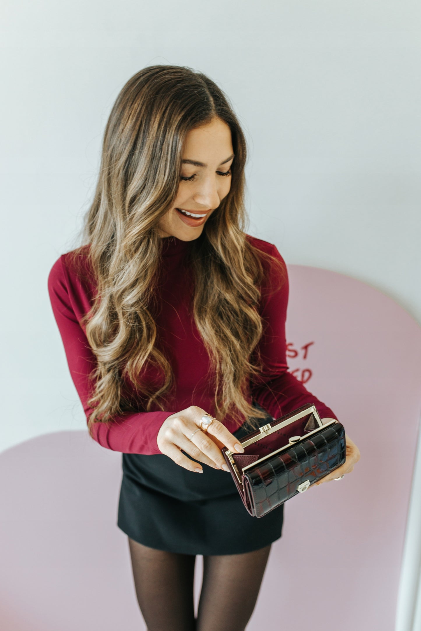 Stilinga lakuota odinė moteriška piniginė su monetų užsegimu Betlewski