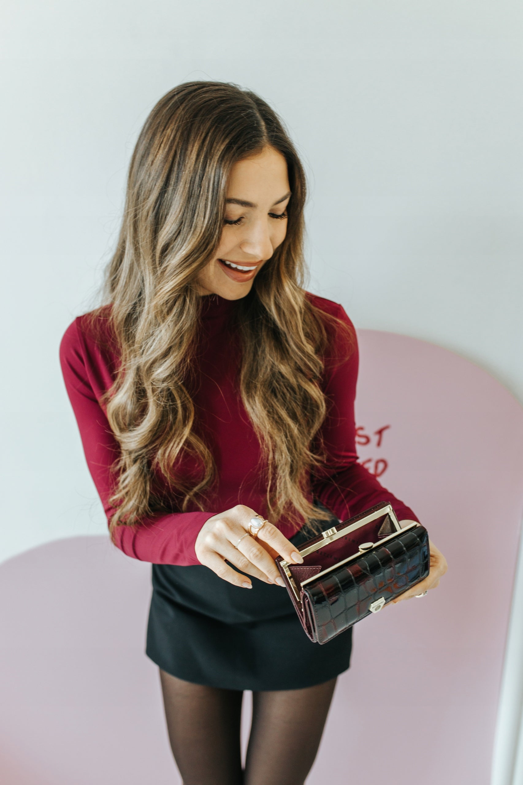 Stilinga lakuota odinė moteriška piniginė su monetų užsegimu Betlewski