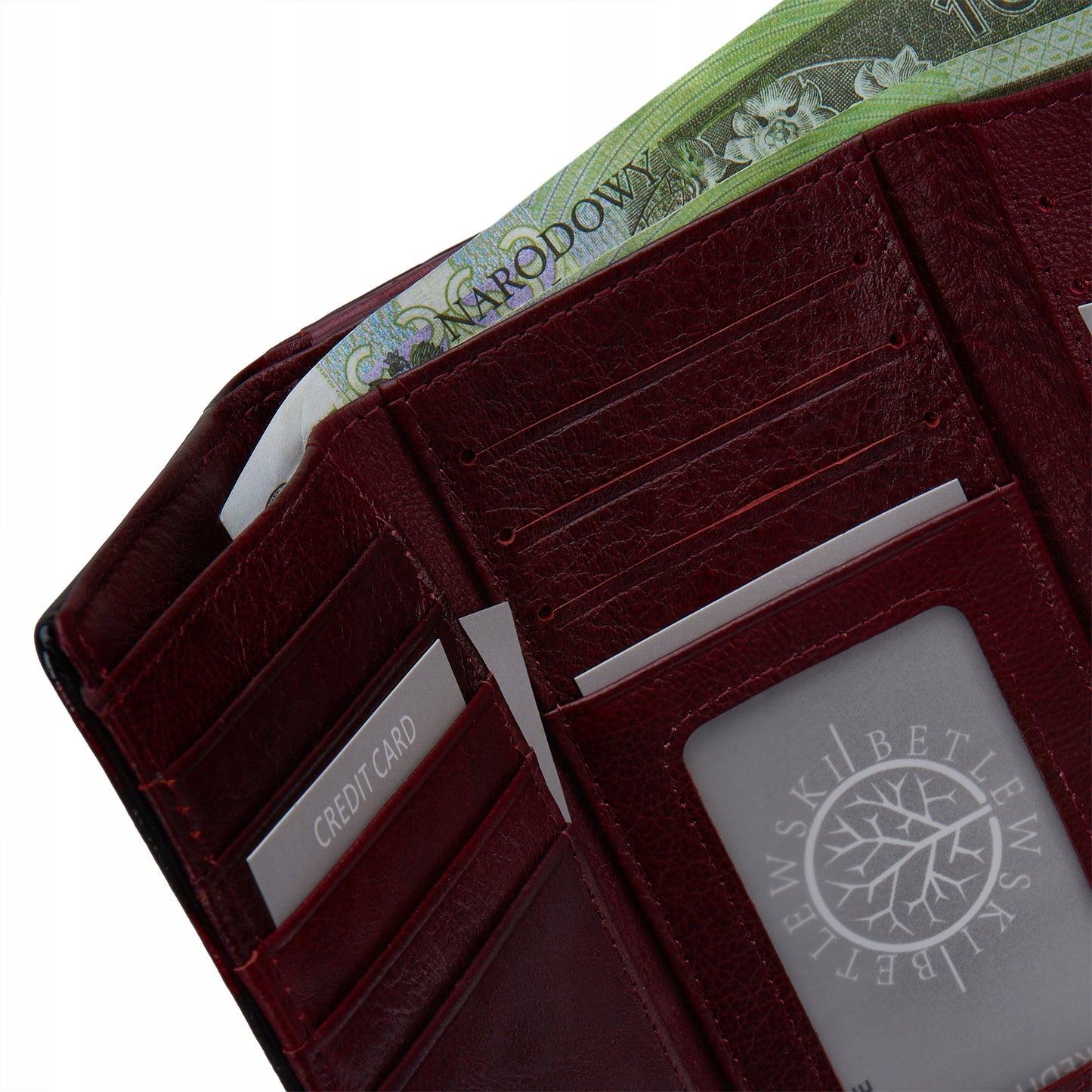 Stilinga lakuota odinė moteriška piniginė su monetų užsegimu Betlewski