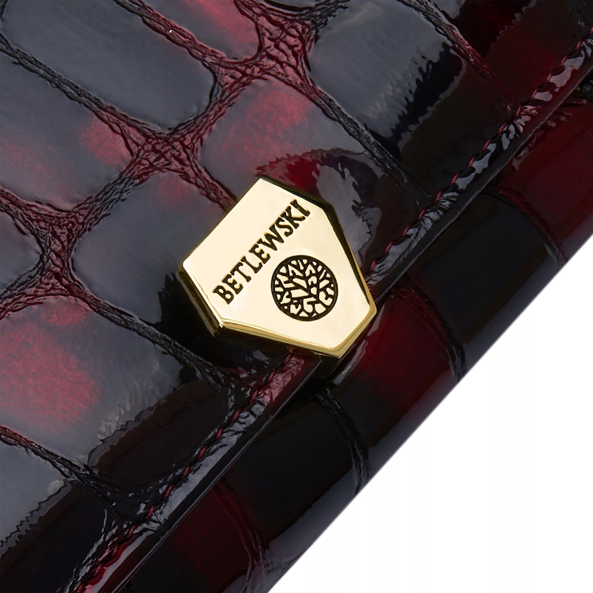 Stilinga lakuota odinė moteriška piniginė su monetų užsegimu Betlewski