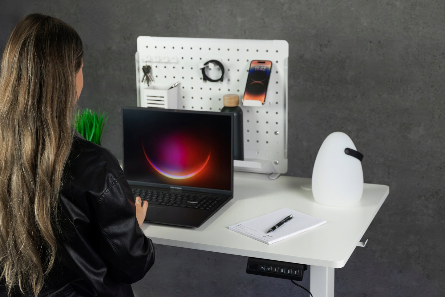 Elektrinis reguliuojamas stalas Control+ 120/60 LVNSystem baltas reg. 73-122