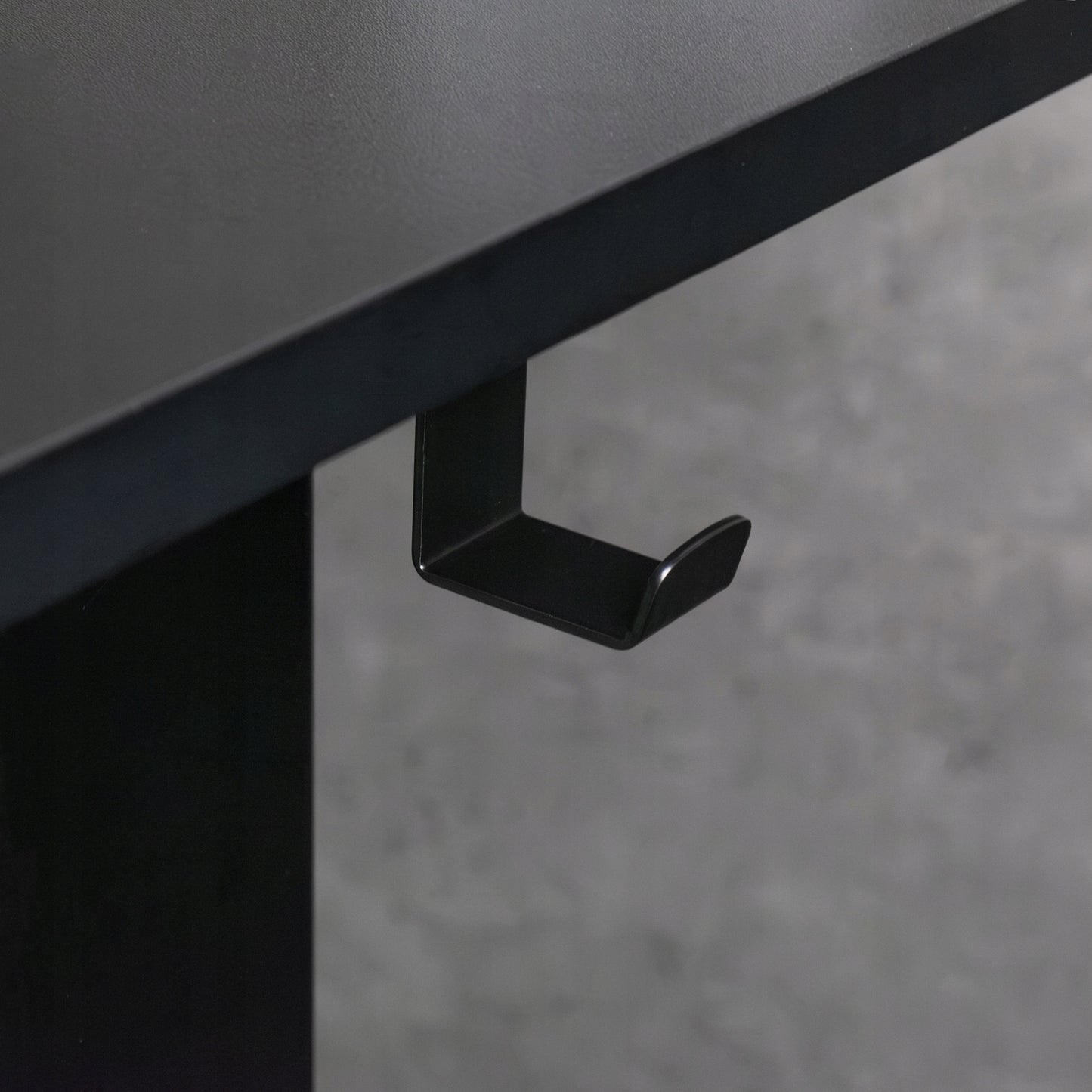 Elektrinis reguliuojamas stalas Control+ 120/60 LVNSystem juodas, aukščio reguliavimas 73-122 cm