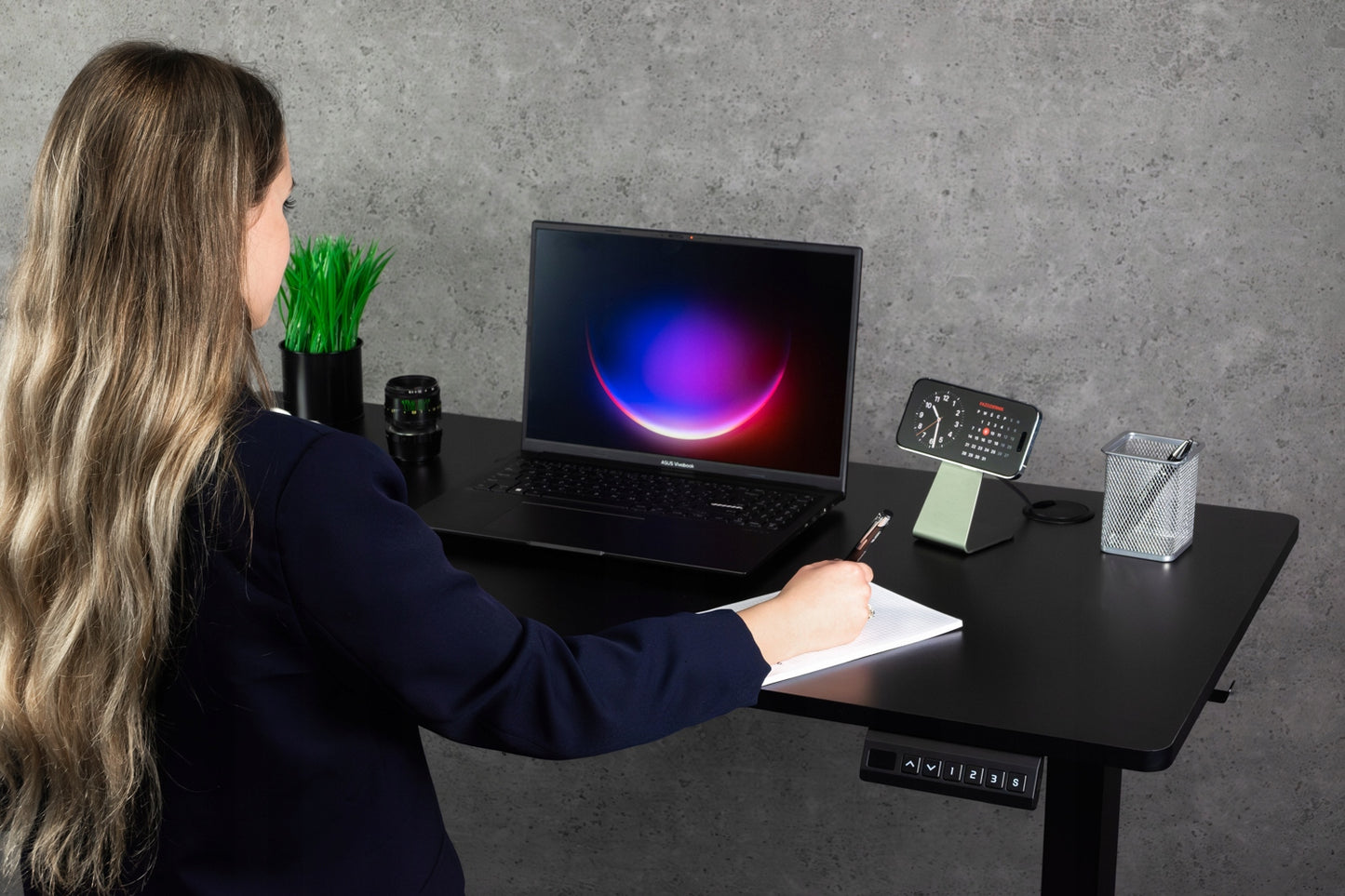 Elektrinis reguliuojamas stalas Control+ 120/60 LVNSystem juodas, aukščio reguliavimas 73-122 cm