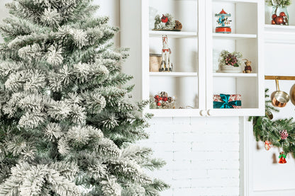 Sniego padengta pušinė eglutė, lyg gyva, 220 cm