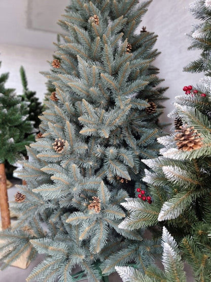 Graži, tanki dirbtinė eglė Sidabrinis eglės modelis su natūraliomis kankorėžiais 220 cm