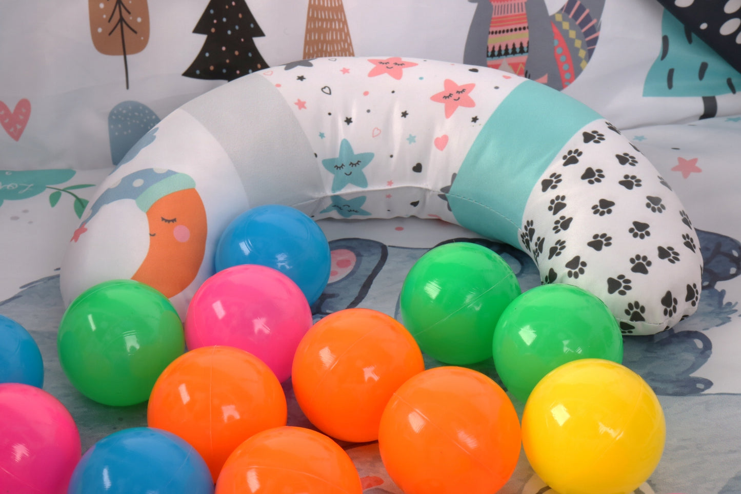 Didelė minkšta interaktyvi edukacinė kilimėlis 4in1 su knygute, pagalvėle ir kamuoliukais