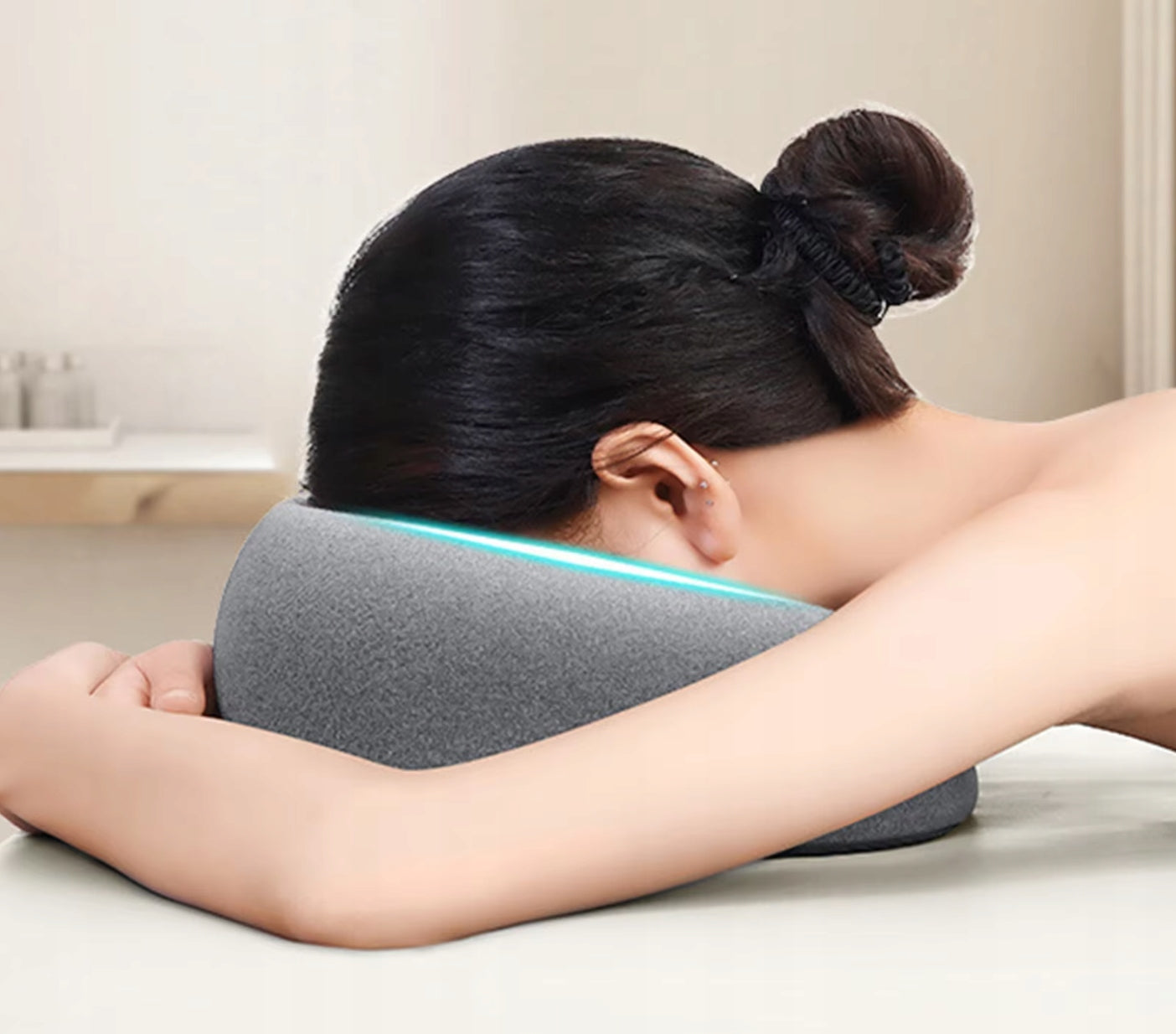 Ergonomiška kvėpuojanti pagalvėlė veidui masažui gulėti ant pilvo