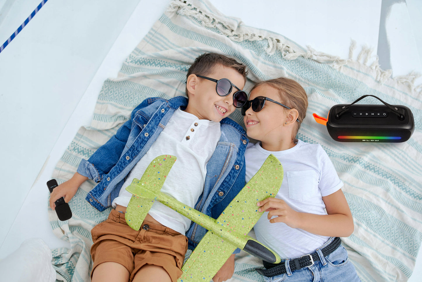 VAIKŲ KARAOKĖ GARSIAKALBIS BLUETOOTH RGB BELAIDIS NEŠIOJAMASIS + MIKROFONAS