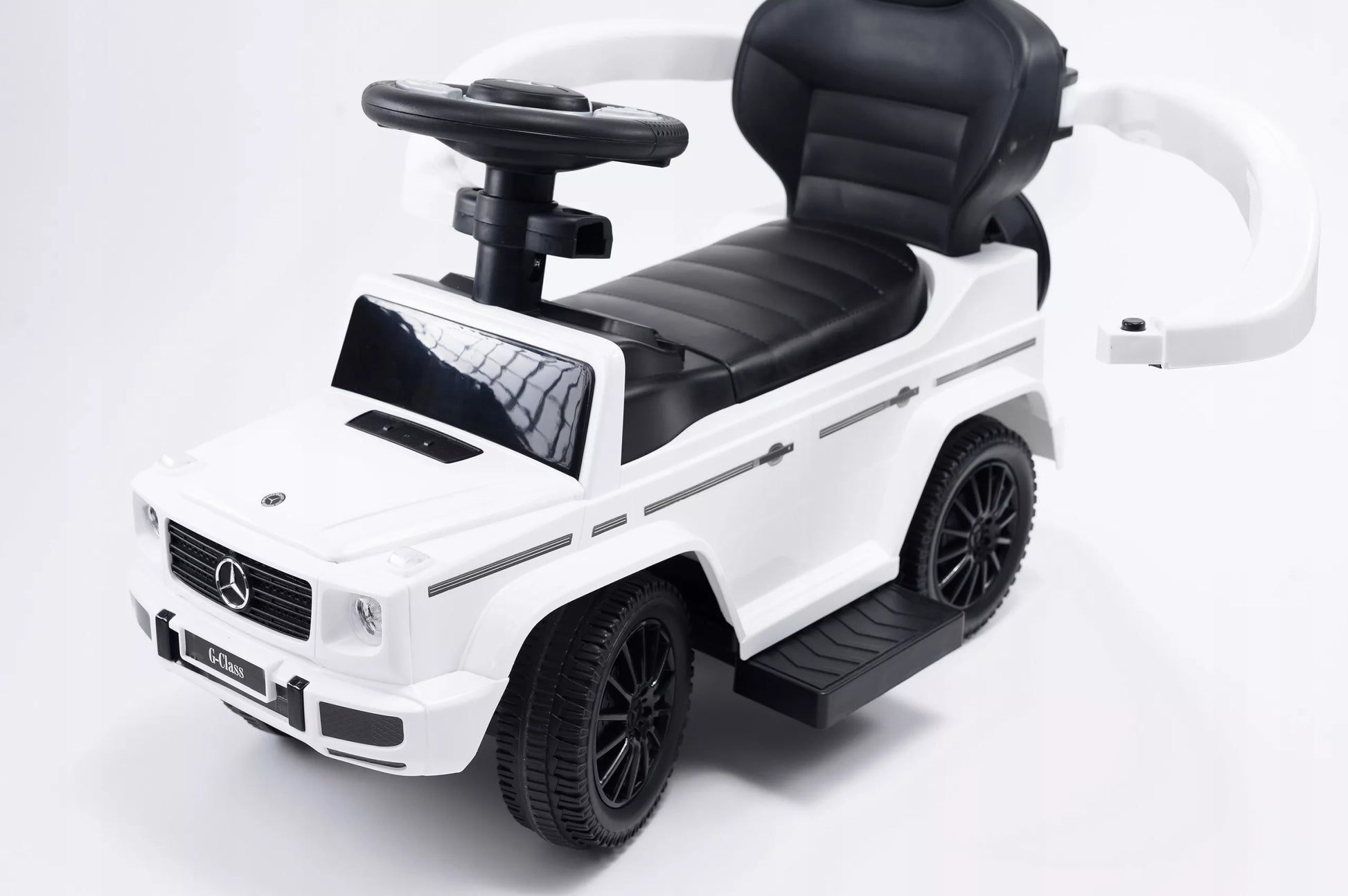 Vaikiškas automobilis stumiamas, automobiliukas MERCEDES su guminiais ratais, odine sėdyne, kaip vaikštynė - puiki dovana