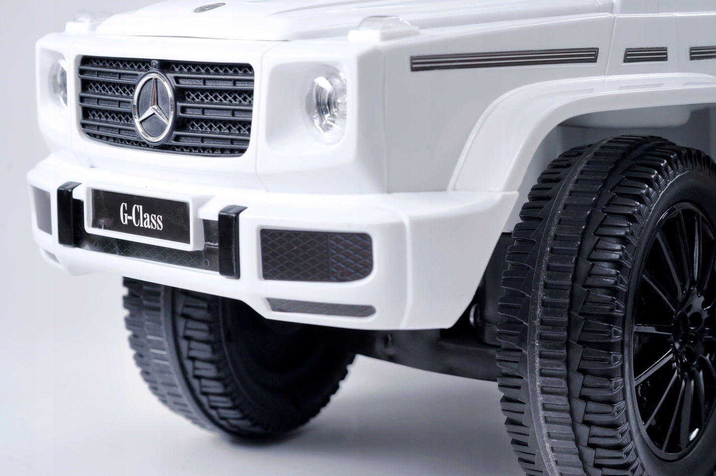 Vaikiškas automobilis stumiamas, automobiliukas MERCEDES su guminiais ratais, odine sėdyne, kaip vaikštynė - puiki dovana