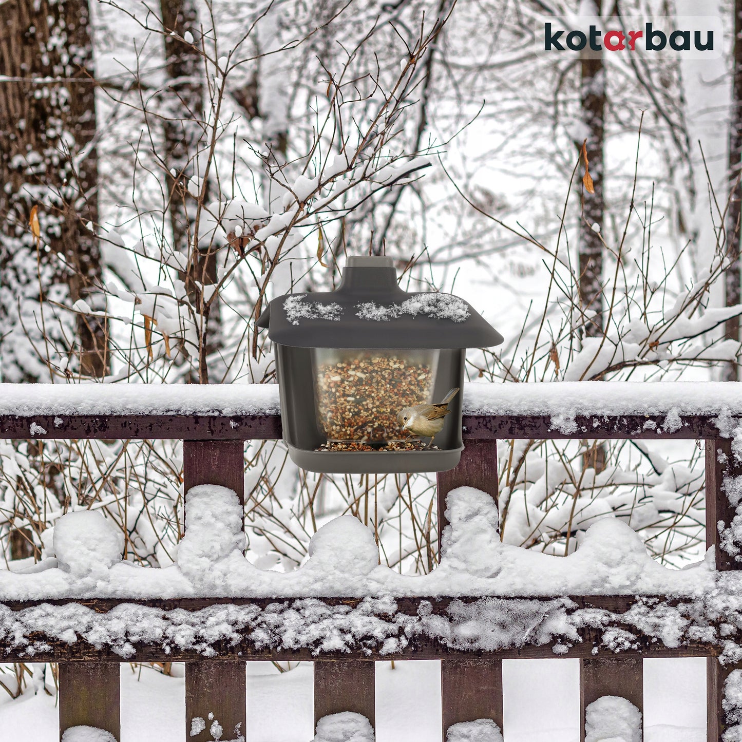 PAUKŠČIŲ LESYKLĖLĖ KABANTIS PLASTIKINIS NAMELIS SKIRTAS GRŪDAMS IR LESALUI SU VIRVELE