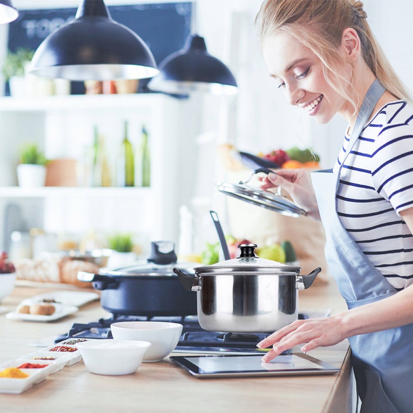 12 vnt. plieninių virtuvės puodų ir keptuvės komplektas su dangteliais